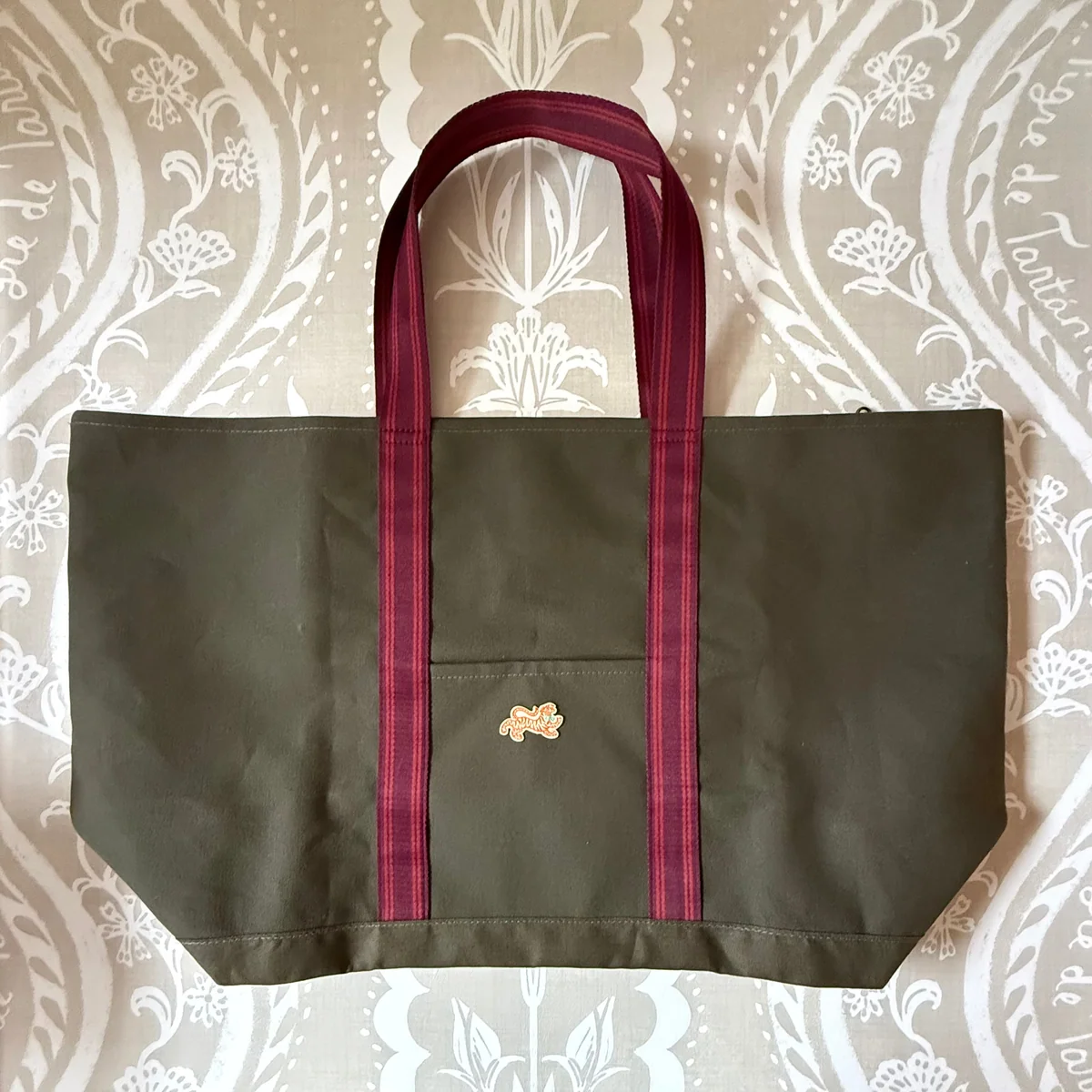 Tigre de Tartán Signature XL Canvas Tote, OLIVE