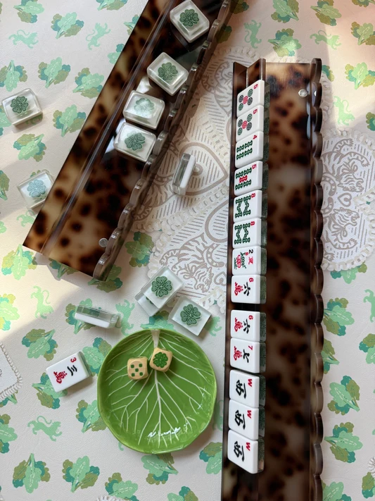 Tortoise Acrylic Mahjong Racks with 4 Magnetic SCALLOPED Pushers, set of 4 and Custom Storage Bag