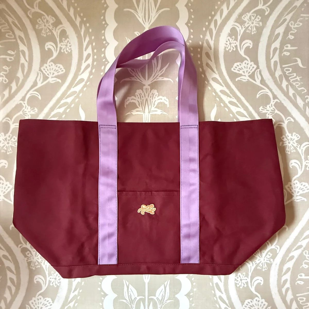 Tigre de Tartán Signature XL Canvas Tote, OXBLOOD