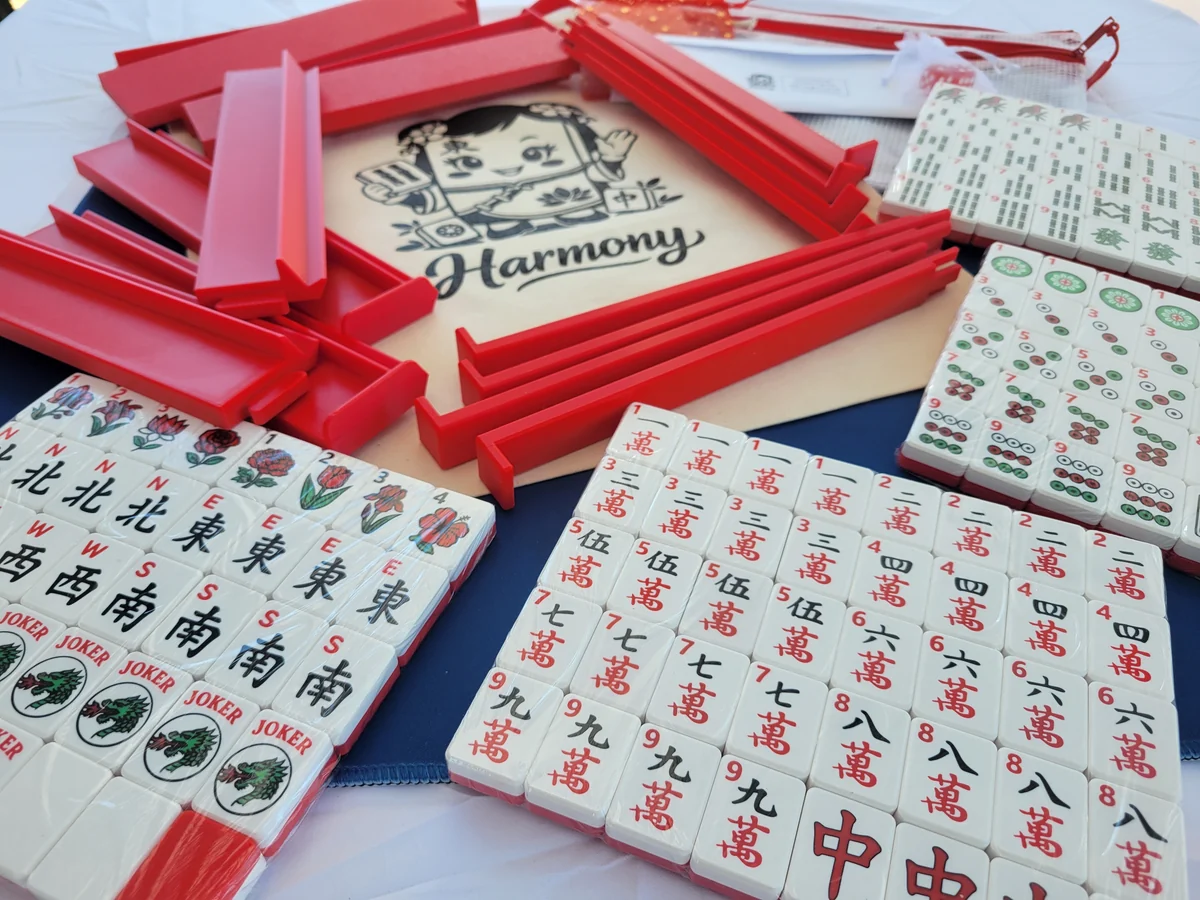 Harmony 3D Printed Full Size Mah Jongg Travel Set - Thin Racks - Red Tiles